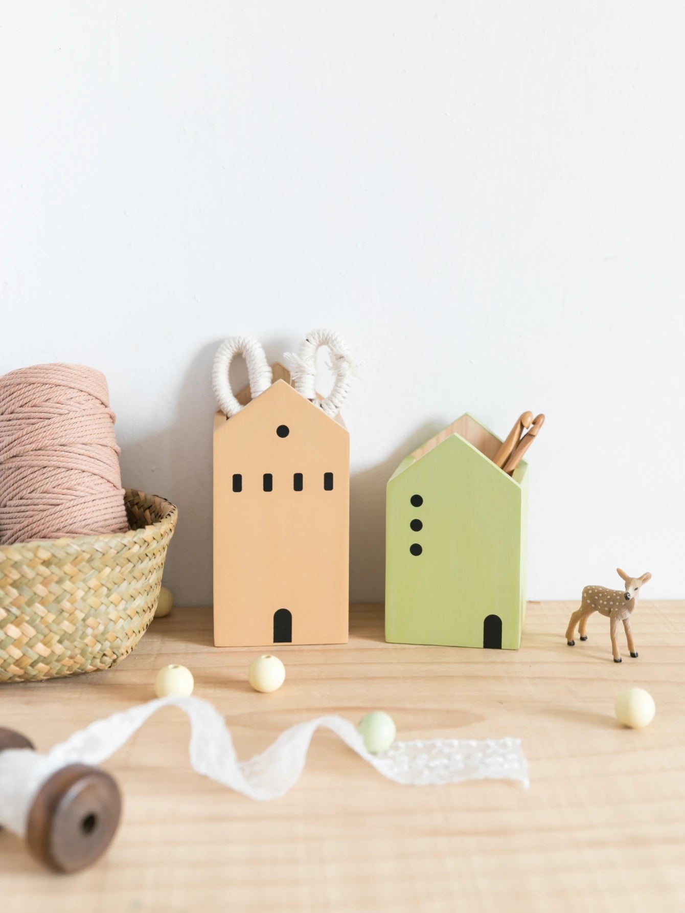 Cartoon House Wooden Pen Holder Pencil container Makeup Brush